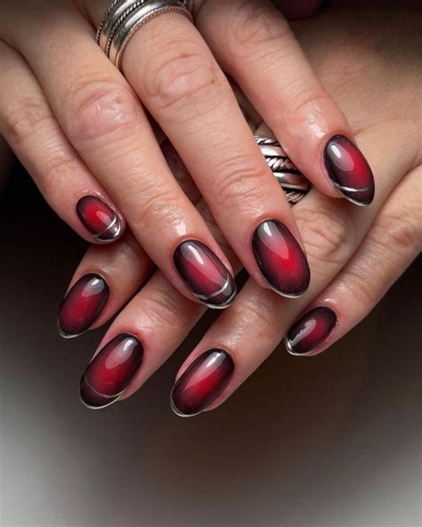 Unghie color vino, le sfumature di rosso profondo della manicure 